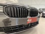 BMW 5-Serie Touring 530e xDrive High exe PANO/TREKHAAK/H&K/LASER/360CAMERA/HEAD-UP/ACC/LEER-SPORT/SFEER/DRIVING ASS. PRO/M-SPORTSTUUR/KEYLESS/DONKERE-HEMEL/VOLLEDIG BMW DEALER HISTORIE/ABSOLUTE NIEUWSTAAT