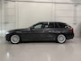 BMW 5-Serie Touring 530e xDrive High exe PANO/TREKHAAK/H&K/LASER/360CAMERA/HEAD-UP/ACC/LEER-SPORT/SFEER/DRIVING ASS. PRO/M-SPORTSTUUR/KEYLESS/DONKERE-HEMEL/VOLLEDIG BMW DEALER HISTORIE/ABSOLUTE NIEUWSTAAT