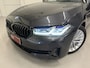 BMW 5-Serie Touring 530e xDrive High exe PANO/TREKHAAK/H&K/LASER/360CAMERA/HEAD-UP/ACC/LEER-SPORT/SFEER/DRIVING ASS. PRO/M-SPORTSTUUR/KEYLESS/DONKERE-HEMEL/VOLLEDIG BMW DEALER HISTORIE/ABSOLUTE NIEUWSTAAT