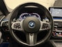 BMW 5-Serie Touring 530e xDrive High exe PANO/TREKHAAK/H&K/LASER/360CAMERA/HEAD-UP/ACC/LEER-SPORT/SFEER/DRIVING ASS. PRO/M-SPORTSTUUR/KEYLESS/DONKERE-HEMEL/VOLLEDIG BMW DEALER HISTORIE/ABSOLUTE NIEUWSTAAT