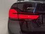 BMW 5-Serie Touring 530e xDrive High exe PANO/TREKHAAK/H&K/LASER/360CAMERA/HEAD-UP/ACC/LEER-SPORT/SFEER/DRIVING ASS. PRO/M-SPORTSTUUR/KEYLESS/DONKERE-HEMEL/VOLLEDIG BMW DEALER HISTORIE/ABSOLUTE NIEUWSTAAT