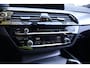 BMW 5-Serie M550i xDrive Executive M-Sport | Merino leder | 20" | Driving Assistent Plus | Comfort stoel met geheugen | Real-Time Traffic information | Zonnerolgordijnen achter | Stoelverwarming voor en achter | Etc.