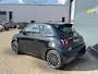 Fiat 500e La Prima 42 kWh *pano *leer *carplay *camera *17”