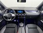Mercedes-Benz B-klasse 180 Business Solution AMG | Sfeerverlichting | Stoelverwarming Voor | Parkeersensoren Voor + Achter | Achteruitrij Camera | Night Pakket