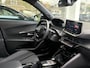 Peugeot e-2008 EV Allure 54 kWh | tot 406km WLTP range | Parkeersensoren voor + achter | Draadloos Apple Carplay/Android Auto | Cruise Control | Privacy Glass