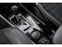 Mitsubishi Outlander 2.0 Executive Edition 7-Persoons Trekhaak, Alcantara, Camera, Goed onderhouden, Stoelverwarming,