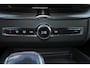 Volvo XC60 T6 Recharge AWD Plus Black Edition - Panorama/schuifdak - IntelliSafe Assist & Surround - 360º Camera - Harman/Kardon audio - Verwarmde voorstoelen, stuur & achterbank - Parkeersensoren voor & achter - Elektr. bedienb. voorstoelen met geheugen - Head up display - Extra getint glas - 21' LMV