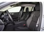 Volvo V60 T6 Recharge AWD Plus Dark - Panorama/schuifdak - IntelliSafe Assist & Surround - 360º Camera - Harman/Kardon audio - Verwarmde voorstoelen, stuur & achterbank - Parkeersensoren voor & achter - Elektr. bedienb. voorstoelen met geheugen - Head up display - Extra getint glas - 19' LMV