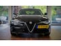 Alfa Romeo Giulia 2.0T TI | Flippers | Leer | H&K | Leder dash | Trekhaak |