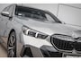 BMW 5-Serie Touring 530e 299pk | SoH 96% | M Pakket | Trekhaak elektrisch wegklapbaar | Head-up display | Harman Kardon Soundsystem | LM Wielen 20 inch | Extra getint glas | Elektrisch verstelbare voorstoelen