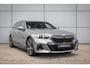 BMW 5-Serie Touring 530e 299pk | SoH 96% | M Pakket | Trekhaak elektrisch wegklapbaar | Head-up display | Harman Kardon Soundsystem | LM Wielen 20 inch | Extra getint glas | Elektrisch verstelbare voorstoelen