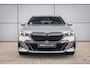 BMW 5-Serie Touring 530e 299pk | SoH 96% | M Pakket | Trekhaak elektrisch wegklapbaar | Head-up display | Harman Kardon Soundsystem | LM Wielen 20 inch | Extra getint glas | Elektrisch verstelbare voorstoelen