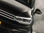 Volkswagen Touran 1.5 TSI R-Line Sport 7 Persoons 150Pk Automaat (2X R-LINE, PANORAMADAK, LEDER, APPLE CARPLAY, KEYLESS, SPORTSTOELEN, STOELVERWARMING, GETINT GLAS, NIEUWSTAAT)