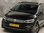 Volkswagen Touran 1.5 TSI R-Line Sport 7 Persoons 150Pk Automaat (2X R-LINE, PANORAMADAK, LEDER, APPLE CARPLAY, KEYLESS, SPORTSTOELEN, STOELVERWARMING, GETINT GLAS, NIEUWSTAAT)
