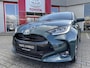 Toyota Yaris HYBRID 115 DYNAMIC VOORRAADVOORDEEL VAN €33.680 VOOR €29.680! STOEL/STUURVERW 17'' LM-VELGEN PARK-SENSOREN BLIND SPOT NAVI AD-CRUISE CAMERA KEYLESS APPLE/ANDROID LED
