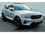 Volvo XC40 2.0 B3 Ultra Black Edition Panoramadak - 360 Camera - 19 Lichtmetalen wielen - Lounge-pakket - Harman Kardon Audio - Alarm - Climate - Privacy Glass – R980 Interieur – Power seats bestuurder memory - Two Tone – Full led koplampen