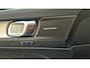 Volvo XC40 2.0 B3 Ultra Black Edition Panoramadak - 360 Camera - 19 Lichtmetalen wielen - Lounge-pakket - Harman Kardon Audio - Alarm - Climate - Privacy Glass – R980 Interieur – Power seats bestuurder memory - Two Tone – Full led koplampen