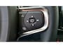 Volvo XC40 2.0 B3 Ultra Black Edition Panoramadak - 360 Camera - 19 Lichtmetalen wielen - Lounge-pakket - Harman Kardon Audio - Alarm - Climate - Privacy Glass – R980 Interieur – Power seats bestuurder memory - Two Tone – Full led koplampen