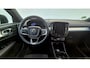 Volvo XC40 2.0 B3 Ultra Black Edition Panoramadak - 360 Camera - 19 Lichtmetalen wielen - Lounge-pakket - Harman Kardon Audio - Alarm - Climate - Privacy Glass – R980 Interieur – Power seats bestuurder memory - Two Tone – Full led koplampen