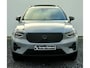 Volvo XC40 2.0 B3 Ultra Black Edition Panoramadak - 360 Camera - 19 Lichtmetalen wielen - Lounge-pakket - Harman Kardon Audio - Alarm - Climate - Privacy Glass – R980 Interieur – Power seats bestuurder memory - Two Tone – Full led koplampen