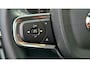 Volvo XC40 2.0 B3 Ultra Black Edition Panoramadak - 360 Camera - 19 Lichtmetalen wielen - Lounge-pakket - Harman Kardon Audio - Alarm - Climate - Privacy Glass – R980 Interieur – Power seats bestuurder memory - Two Tone – Full led koplampen