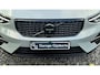 Volvo XC40 2.0 B3 Ultra Black Edition Panoramadak - 360 Camera - 19 Lichtmetalen wielen - Lounge-pakket - Harman Kardon Audio - Alarm - Climate - Privacy Glass – R980 Interieur – Power seats bestuurder memory - Two Tone – Full led koplampen