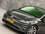 Volkswagen Golf Variant 1.5 TSI Highline 150Pk Automaat (VIRTUAL COCKPIT, APPLE CARPLAY, ALCANTARA, CAMERA, TREKHAAK, SPORTSTOELEN, GETINT GLAS, ADAPTIVE CRUISE, TREKHAAK, NIEUWSTAAT)