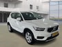 Volvo XC40 T3 Momentum | Stoelverwarming | Lederen bekleding | All-Seasonbanden | Elektrische stoelverstelling | Parkeer Camera | Parkeersensoren Voor + Achter | Cruise Control |