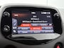 Peugeot 108 Active 1.0 e-VTi 72pk | Navigatie via Apple Carplay / Android Auto | Achteruitrijcamera | Airco | DAB+ radio | Bluetooth carkit & audiostreaming | Elektrische ramen | Centrale portiervergrendeling | Multifunctioneel stuurwiel | Dealeronderhouden | Zuinig en voordelig autorijden! |