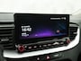 Kia Ceed 1.5 T-GDi DynamicPlusLine 160Pk Automaat (APPLE CARPLAY, GROOT NAVI, STUUR/STOELVERWARMING, SPORTSTOELEN, CAMERA, ADAPTIVE CRUISE, GETINT GLAS, NIEUWSTAAT)