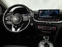 Kia Ceed 1.5 T-GDi DynamicPlusLine 160Pk Automaat (APPLE CARPLAY, GROOT NAVI, STUUR/STOELVERWARMING, SPORTSTOELEN, CAMERA, ADAPTIVE CRUISE, GETINT GLAS, NIEUWSTAAT)