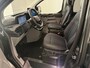 Ford Transit Custom 320 2.5 PHEV L2H1 Sport DC met o.a. uniek sport interieur, 19 inch lichtmetalen velgen, een trekhaak, een achteruitrijcamera en verwarmbare voorstoelen en stuurwiel