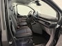 Ford Transit Custom 320 2.5 PHEV L2H1 Sport DC met o.a. uniek sport interieur, 19 inch lichtmetalen velgen, een trekhaak, een achteruitrijcamera en verwarmbare voorstoelen en stuurwiel