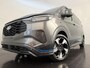Ford Transit Custom 320 2.5 PHEV L2H1 Sport DC met o.a. uniek sport interieur, 19 inch lichtmetalen velgen, een trekhaak, een achteruitrijcamera en verwarmbare voorstoelen en stuurwiel