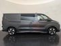 Ford Transit Custom 320 2.5 PHEV L2H1 Sport DC met o.a. uniek sport interieur, 19 inch lichtmetalen velgen, een trekhaak, een achteruitrijcamera en verwarmbare voorstoelen en stuurwiel