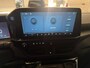 Ford Transit Custom 320 2.5 PHEV L2H1 Sport DC met o.a. uniek sport interieur, 19 inch lichtmetalen velgen, een trekhaak, een achteruitrijcamera en verwarmbare voorstoelen en stuurwiel