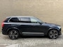 Volvo XC90 2.0 T8 Twin Engine AWD | HEICO | Inscription | Trekhaak wegklapbaar | Panoramadak | Luchtvering | 360 camera | 7-persoons | Navigatie | Apple CarPlay | Stoelverwarming&ventilatie | Stuurverwarming | Lederen bekleding met memory | Head up | Bowers&Wilkins | 22 inch HEICO velgen | Adaptieve cruise | Elektrische achterklep |Volledig onderhouden | Origineel Nederlandse auto NAP