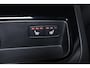 Volvo V60 T6 Recharge AWD Plus Dark - IntelliSafe Assist & Surround - 360º Camera - Harman/Kardon audio - Adaptieve LED koplampen - Verwarmde voorstoelen, stuur & achterbank - Parkeersensoren voor & achter - Elektr. bedienb. voorstoelen met geheugen - Extra getint glas - Inklapbare trekhaak - 18' LMV