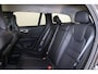 Volvo V60 T6 Recharge AWD Plus Dark - IntelliSafe Assist & Surround - 360º Camera - Harman/Kardon audio - Adaptieve LED koplampen - Verwarmde voorstoelen, stuur & achterbank - Parkeersensoren voor & achter - Elektr. bedienb. voorstoelen met geheugen - Extra getint glas - Inklapbare trekhaak - 18' LMV