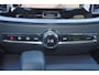 Volvo V60 T6 Recharge AWD Plus Dark - IntelliSafe Assist & Surround - 360º Camera - Harman/Kardon audio - Adaptieve LED koplampen - Verwarmde voorstoelen, stuur & achterbank - Parkeersensoren voor & achter - Elektr. bedienb. voorstoelen met geheugen - Extra getint glas - Inklapbare trekhaak - 18' LMV