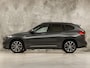 BMW X1 xDrive25e M Sport High Executive 221Pk Automaat (PANORAMADAK, M PAKKET, GROOT NAVI, LEDER, STOELVERWARMING, SPORTSTOELEN, GETINT GLAS, SFEERVERLICHTING, NIEUWSTAAT)