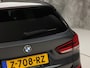 BMW X1 xDrive25e M Sport High Executive 221Pk Automaat (PANORAMADAK, M PAKKET, GROOT NAVI, LEDER, STOELVERWARMING, SPORTSTOELEN, GETINT GLAS, SFEERVERLICHTING, NIEUWSTAAT)