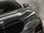 BMW X1 xDrive25e M Sport High Executive 221Pk Automaat (PANORAMADAK, M PAKKET, GROOT NAVI, LEDER, STOELVERWARMING, SPORTSTOELEN, GETINT GLAS, SFEERVERLICHTING, NIEUWSTAAT)