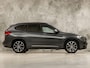BMW X1 xDrive25e M Sport High Executive 221Pk Automaat (PANORAMADAK, M PAKKET, GROOT NAVI, LEDER, STOELVERWARMING, SPORTSTOELEN, GETINT GLAS, SFEERVERLICHTING, NIEUWSTAAT)
