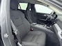 Volvo V60 2.0 B3 Momentum Advantage Aut. | Stoel + stuurverwarming | Navigatie | Camera | 19" lm-wielen |