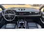 Porsche Cayenne 3.0 E-HYBRID 469PK / NAVI / LEDER / CLIMA / LED-MATRIX / 1E EIGENAAR / ORG. NL / BTW AUTO / PANO. DAK / 22" LMV / SOFT-CLOSE / SPORT CHRONO / BOSE / ACHTERASBESTURING / RACE-TEX CARBON STUURWIEL / SPORT UITLAAT !!
