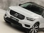 Volvo XC40 1.5 T5 Recharge R-Design 252Pk Automaat (APPLE CARPLAY, GROOT NAVI, CAMERA, HARMAN/KARDON, LEDER/ALCANTARA, SPORTSTOELEN, GETINT GLAS, NIEUWSTAAT)