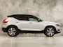 Volvo XC40 1.5 T5 Recharge R-Design 252Pk Automaat (APPLE CARPLAY, GROOT NAVI, CAMERA, HARMAN/KARDON, LEDER/ALCANTARA, SPORTSTOELEN, GETINT GLAS, NIEUWSTAAT)