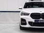 BMW X1 xDrive20i M Sport | Trekhaak 2000kg | Panoramadak | Uniek! | Extreem netjes! |