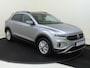 Volkswagen T-Roc 1.0 TSI Life | Digital cockpit Pro | Parkeerassistent | Achteruitrijcamera | Navigatie | Adaptieve cruise control | Draadloze telefoonlader | CarPlay |